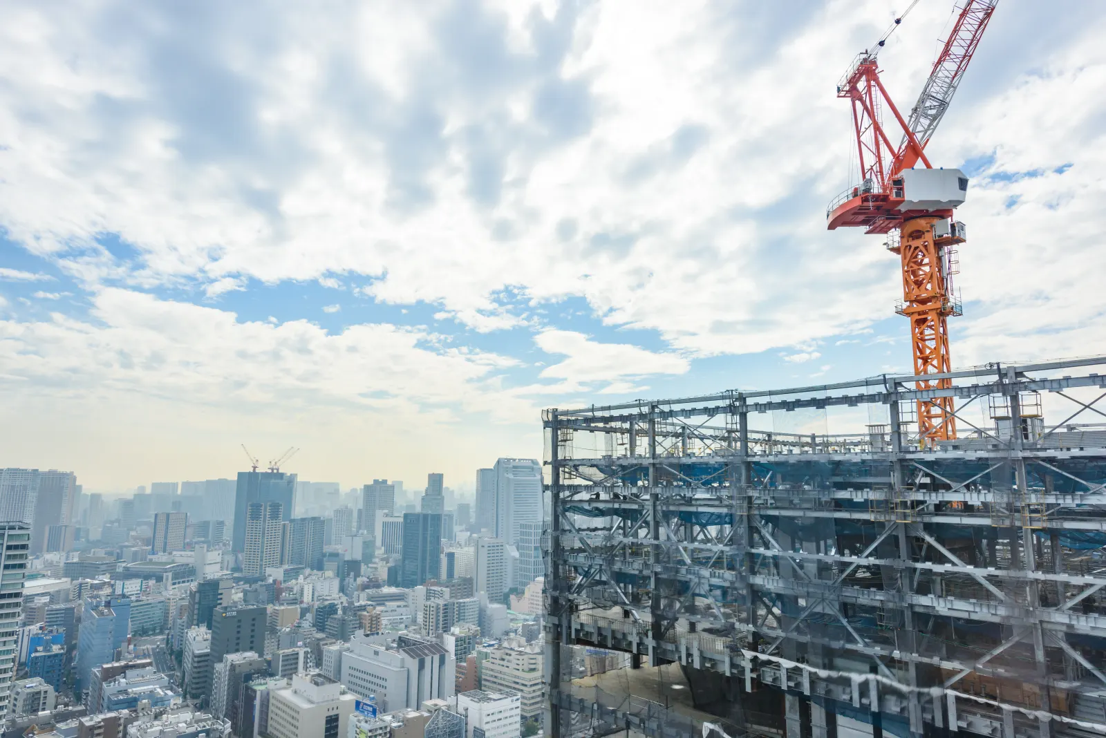 日立建機 vs コマツ ICT建機 — Solution Linkage と スマートコンストラクションの違い